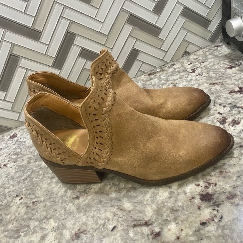 Fergalicious jelled boots. Light brown